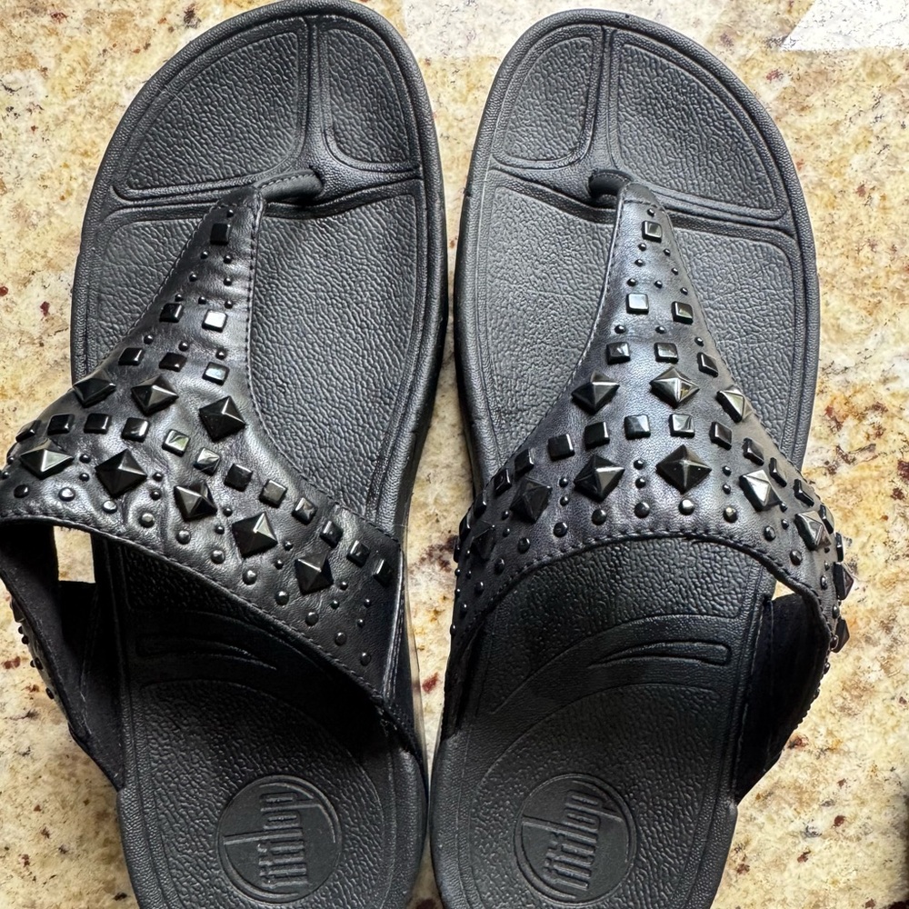 FITFLOP BLACK STUDDED SANDALS FLIP FLOPS THONG WOMENS SIZE 8